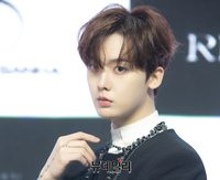 [포토] 아스트로 귀여운 막내에서 남자로 돌아온 윤산하