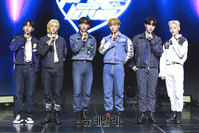 [포토] '잘생긴 애 옆에 잘생긴 애' 그룹 위아이 쇼케이스