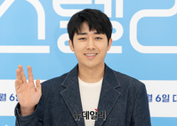 [포토] 선한 미소로 손흔드는 배우 손호준