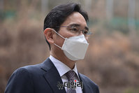 [포토] 법원 향하는 이재용