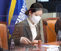 [포토] 회의 주재하는 박지현 민주당 비상대책위원장