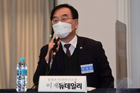 [포토] 남·북교과서 해부 세미나, 인사말하는 이재원 연구소장 