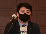 [포토] 북한교육의 거짓과 선동, 주제발표하는 정광성 기자