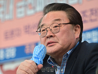 [포토] '서울시교육감 예비후보에게 듣는다' 토론회서 발언하는 조전혁