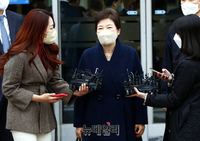 [포토] 박근혜 전 대통령, 밝은 미소로 퇴원