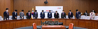 [포토] 서해수호의날 맞아 묵념하는 국민의힘 원내지도부