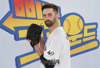 [포토] 니퍼트 "투구폼 살아있네~!"