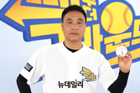 [포토] 예능 신생아로 돌아온 200승 투수 송진우