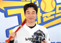 [포토] 현재윤, '싱글벙글 미소로 한 컷'