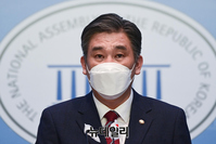 [포토] 추경 거부 관련 회견 갖는 최승재 의원