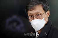[포토] 출근길에 취재진 만난 이창용 한국은행 총재 후보자