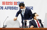 [포토] 원내대책회의 참석하는 김기현