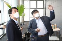 [포토] 하이브 본사 찾은 안철수 인수위원장