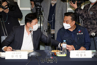 [포토] 최저임금위원회 첫 회의 참석한 이동호-류기정