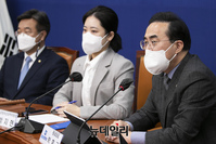 [포토] 비대위 참석한 박훙근 더불어민주당 원내대표