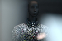 [포토] 인천공항에 전시된 논란의 샤넬 한글재킷