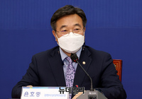 [포토] 인사말 하는 윤호중 민주당 공동비대위원장