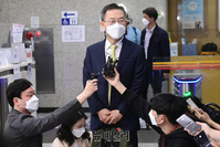 [포토] 이종호 과기장관 후보자 첫 출근..."사회 전반에 혁신물결 일으키겠다"