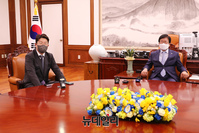 [포토] 대화 나누는 박병석·권성동