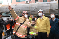 [포토] 영등포 고시원 화재현장 찾은 오세훈 서울시장