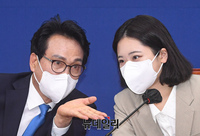 [포토] 대화 나누는 박지현·안민석