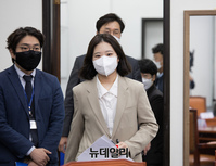 [포토] 입장하는 박지현 민주당 비상대책위원장