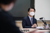 [포토] 홍대사대부여고 방문한 안철수 위원장