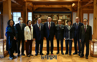[포토] 국가원로들 만난 윤석열 대통령 당선인