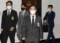 [포토] 국회의장실 향하는 김오수 검찰총장