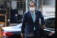 [포토] 집무실 향하는 한덕수 국무총리 후보자