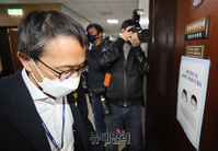 [포토] 검수완박 놓고 법안심사 소위로 향하는 여야 의원들