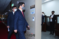 [포토] 국회의장실 항의방문 하는 권성동 국민의힘 원내대표