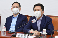 [포토] 중진연석 회의 참석한 김기현 국민의힘 의원