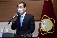 [포토] 검수완박 긴급토론회 참석한 이종엽 대한변협 회장