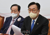 [포토] 경기·인천·울산· 경남 공천결과 발표하는 정진석 위원장