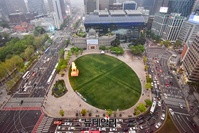 [포토] 철거된 서울광장 임시선별진료소...'책 읽는 광장' 재조성