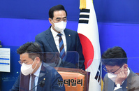[포토] 회의 참석하는 박홍근 민주당 원내대표