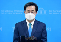 [포토] 답변하는 김동연 민주당 경기지사 후보