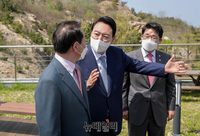 [포토] 영종-신도도로 건설현장 방문한 윤석열 당선인