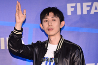 [포토] '피파2022 FW' 코드쿤스트, 인사도 시크하게