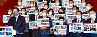 [포토] 검수완박 저지 연좌농성 앞서 발언하는 권성동 원내대표