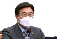 [포토] 비대위 참석한 윤호중 민주당 공동비대위원장