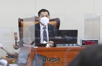 [포토] 의사진행 하는 박대출 환경노동위원회 위원장