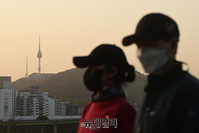 [포토] '중국발 황사'에 서울 미세먼지 주의보 발령