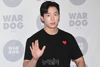 [포토] 워독 청담쇼룸에 등장한 가수 훈