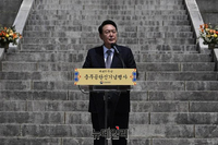 [포토] 이순신 탄신 477주년 다례제 찾은 윤석열 당선인