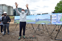 [포토] 종로 송현동 부지 현장점검 나선 오세훈 서울시장