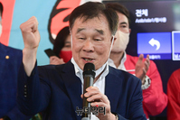 [포토] 김진태 선거사무소 개소식 참석한 김기선 전 의원