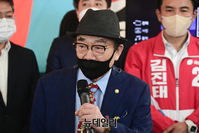 [포토] 김진태 강원지사 후보 선거사무소 개소식 참석한 이민섭 문체부 전 장관