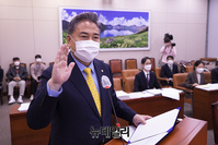 [포토] 선서하는 박진 외교부 장관 후보자